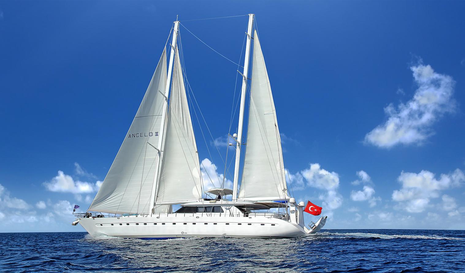 Yacht à moteur et à voile Angelo II