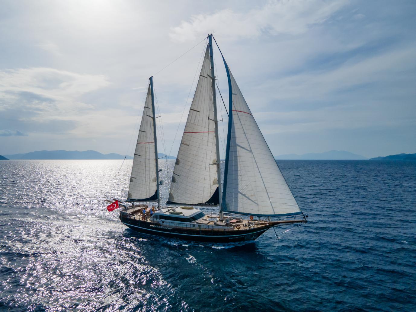 Guleta Yate Cielo Azul