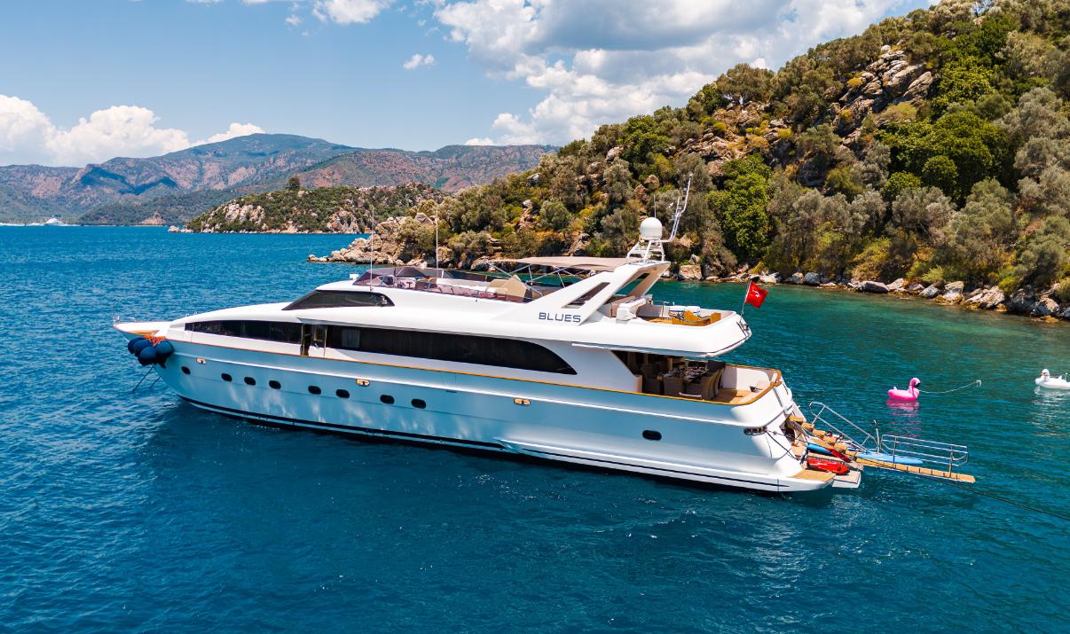 Yacht a motore Blues