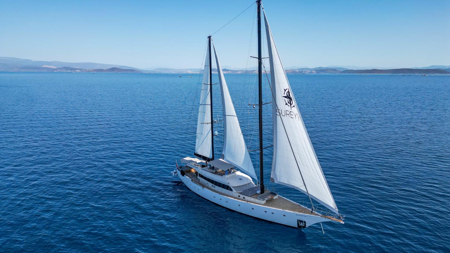 Yacht a motore Sureyya