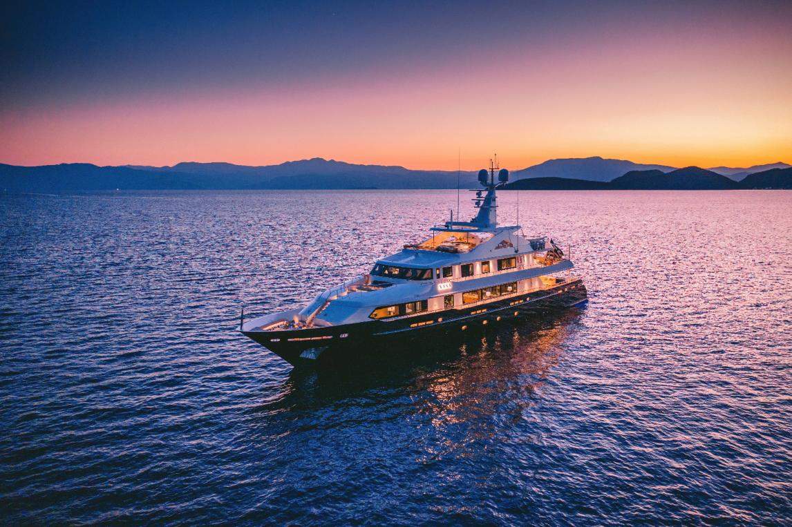 Yacht a motore Xana