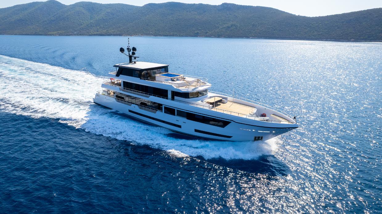 Yacht a motore Ocean Breeze