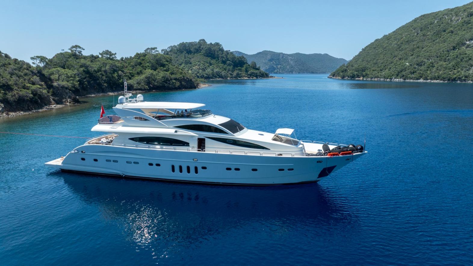 Motor Yacht Coral